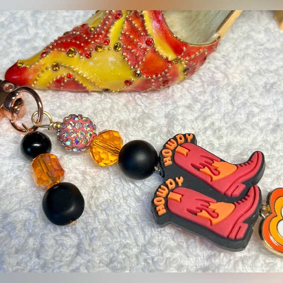 🐄🤠stunning colors on a funky key fob -zipper pull-purse charm/cowgirl bling - Picture 2 of 6